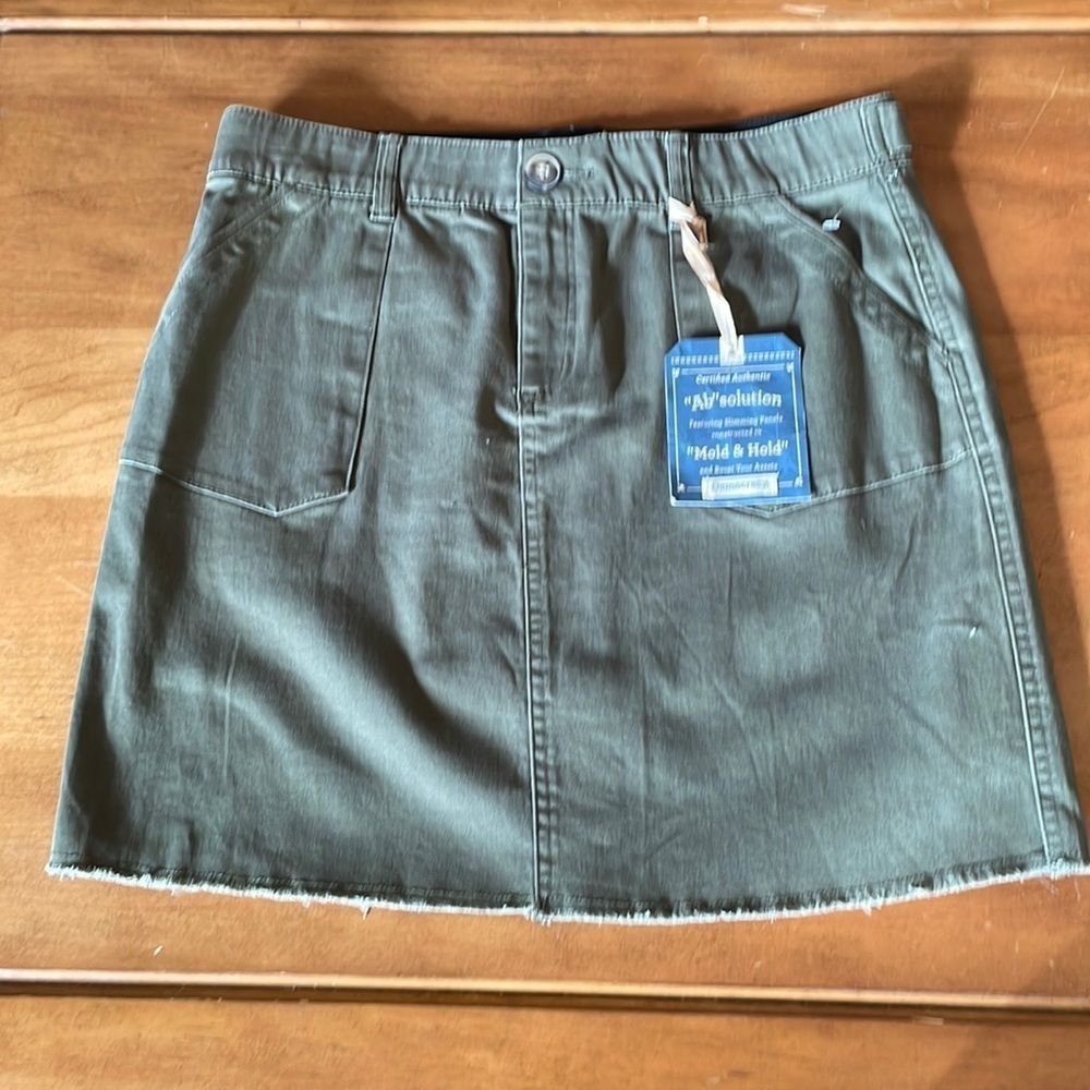 Democracy NWT AbSolution Skirt Size 8